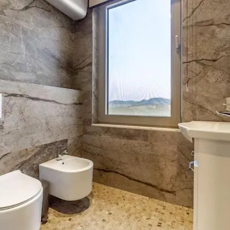 Romantic Jacuzzi By The Sea,cape Rodon Apartment