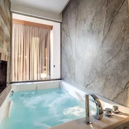 Romantic Jacuzzi By The Sea,cape Rodon